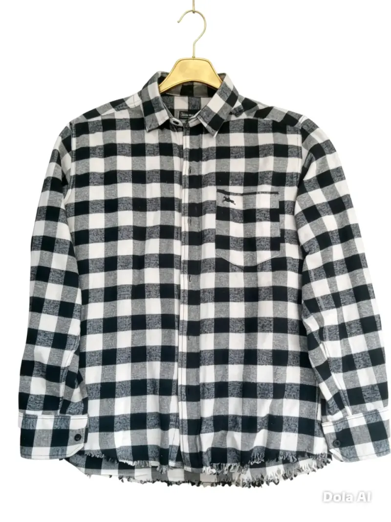 Camisa cuadros,blanca y negra.
