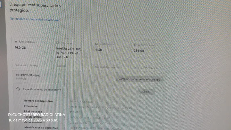 PC de escritorio con luz LED verde - 3