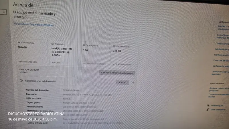 PC de escritorio con luz LED verde - 4
