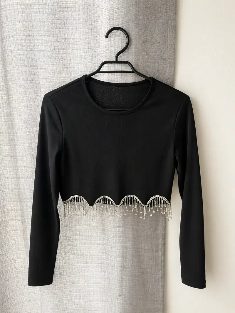 Top negro con detalles brillantes - 1