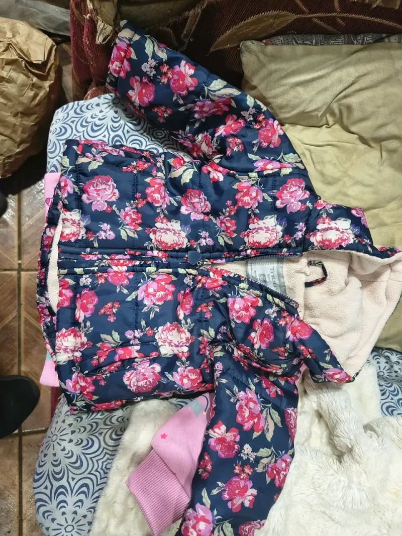Chaqueta acolchada floral niña
