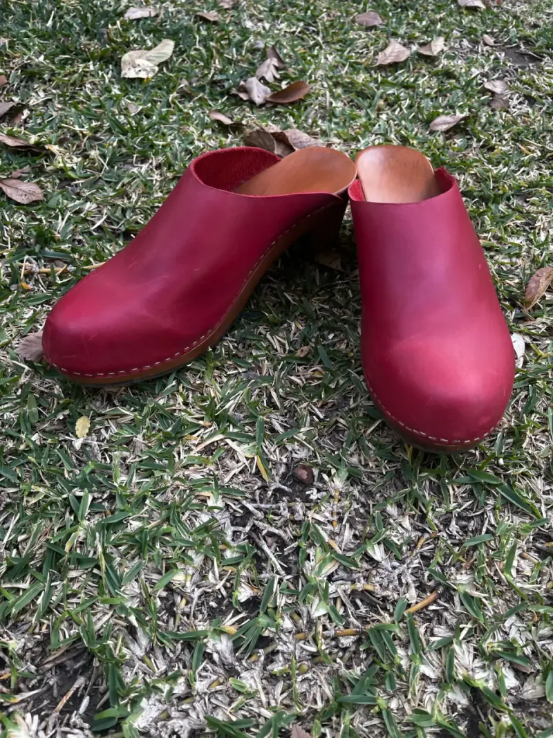 Zuecos rojos de cuero - 2