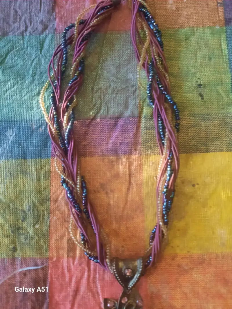 Collar artesanal con colgante - 2