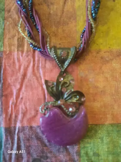 Collar artesanal con colgante - miniatura 3