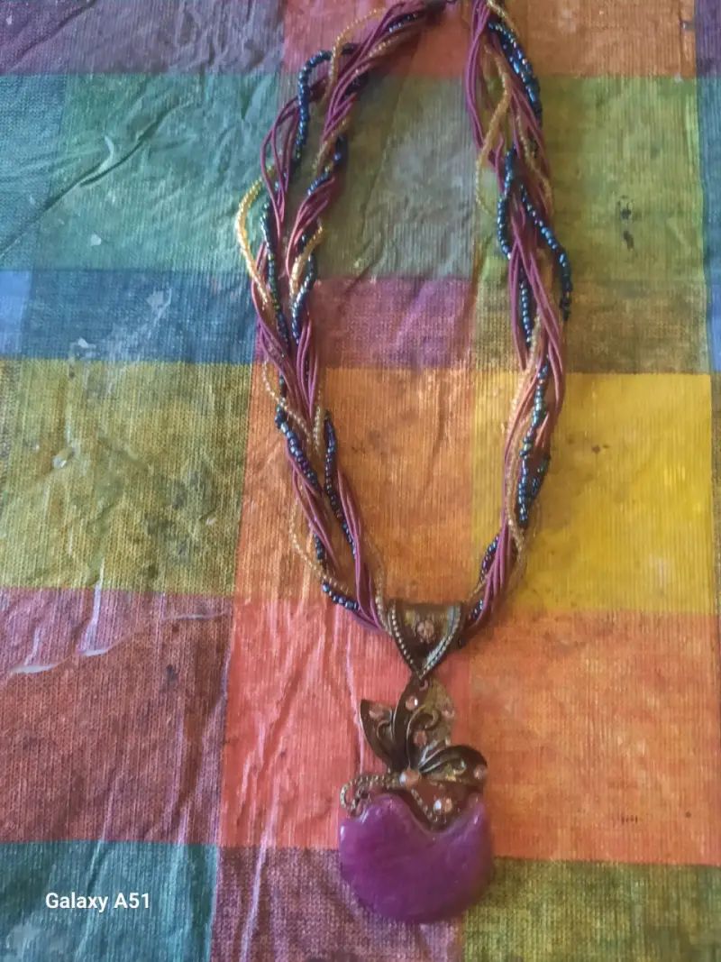 Collar artesanal con colgante - 4