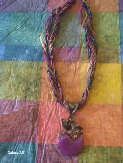 Collar artesanal con colgante - miniatura 4