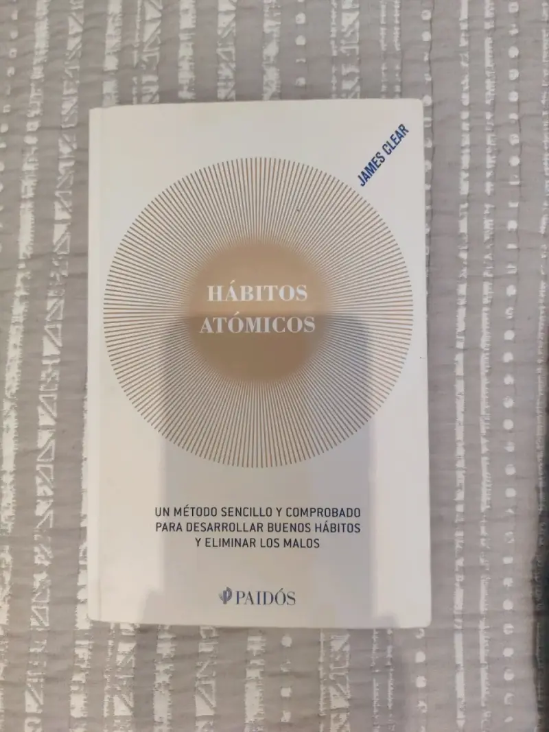 Libro Hábitos Atómicos de James Clear