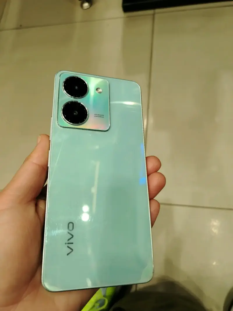 Smartphone VIVO Y 36 5G en buen estado - 2