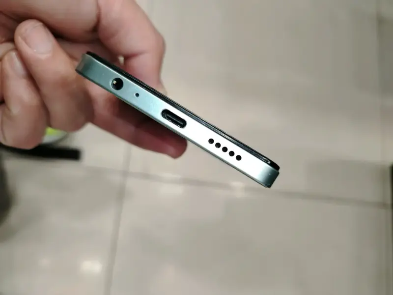 Smartphone VIVO Y 36 5G en buen estado - 3