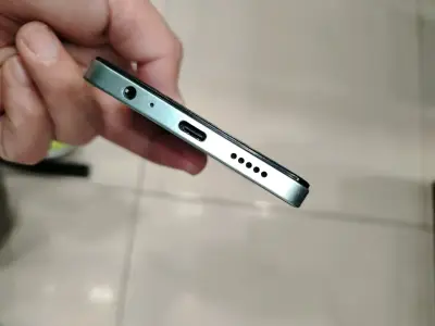 Smartphone VIVO Y 36 5G  en buen estado - miniatura 3
