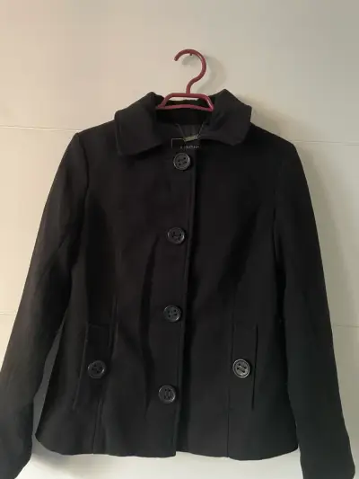 Chaqueta negra de botones - miniatura 1