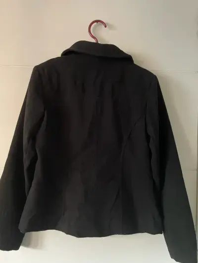 Chaqueta negra de botones - miniatura 2