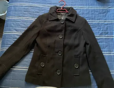 Chaqueta negra de botones - miniatura 3
