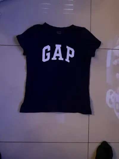 Polera negra GAP para mujer - miniatura 2