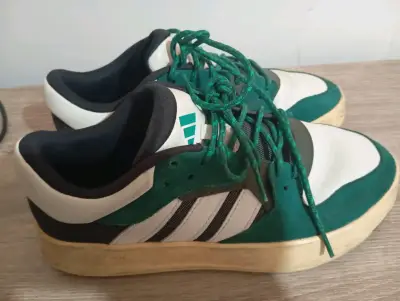 Zapatillas deportivas verdes y blancas Adidas! - miniatura 2