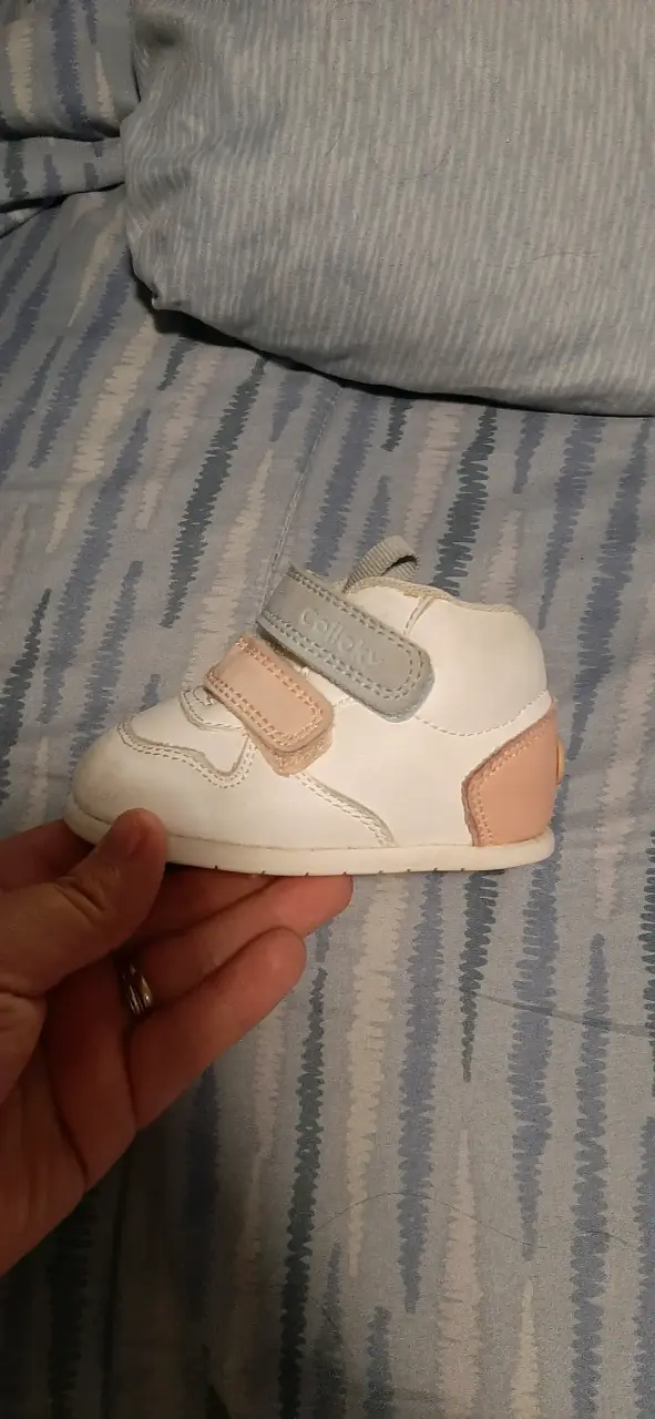 Zapatilla bebé blanca y rosada - 1