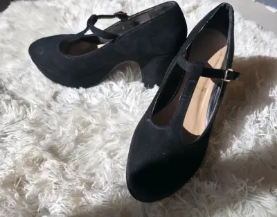 Zapatos tacón negros con correa - miniatura 4