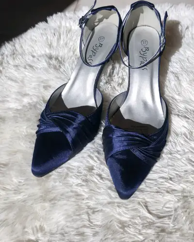 Zapatos de tacón azul oscuro - miniatura 2