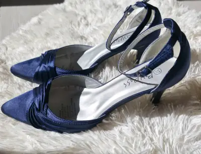 Zapatos de tacón azul oscuro - miniatura 3