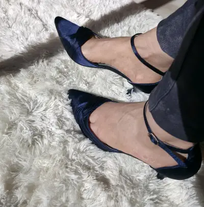 Zapatos de tacón azul oscuro - miniatura 4