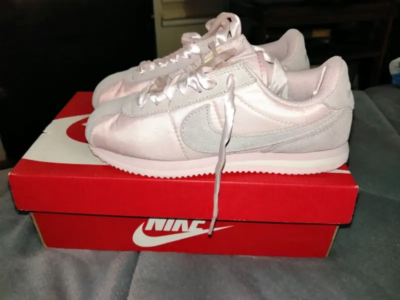 Zapatillas rosadas estilo clásico - 1