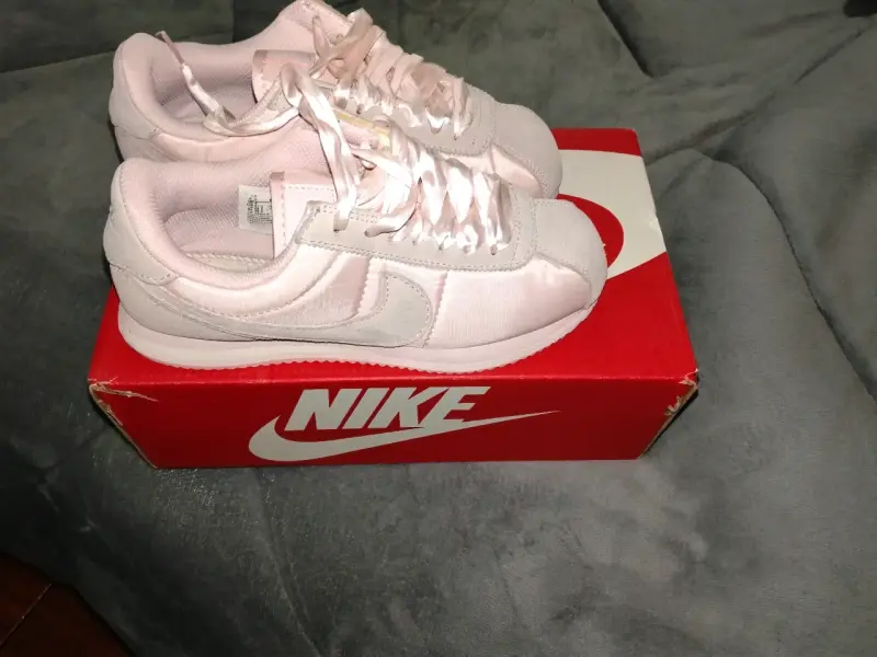 Zapatillas rosadas estilo clásico - 2