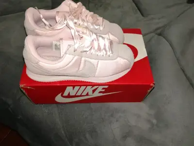 Zapatillas rosadas estilo clásico - miniatura 2