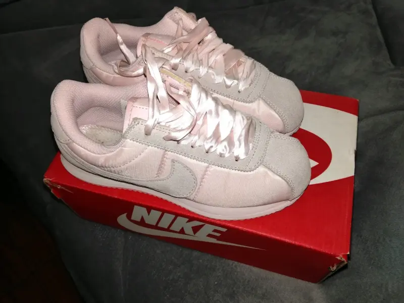 Zapatillas rosadas estilo clásico - 3