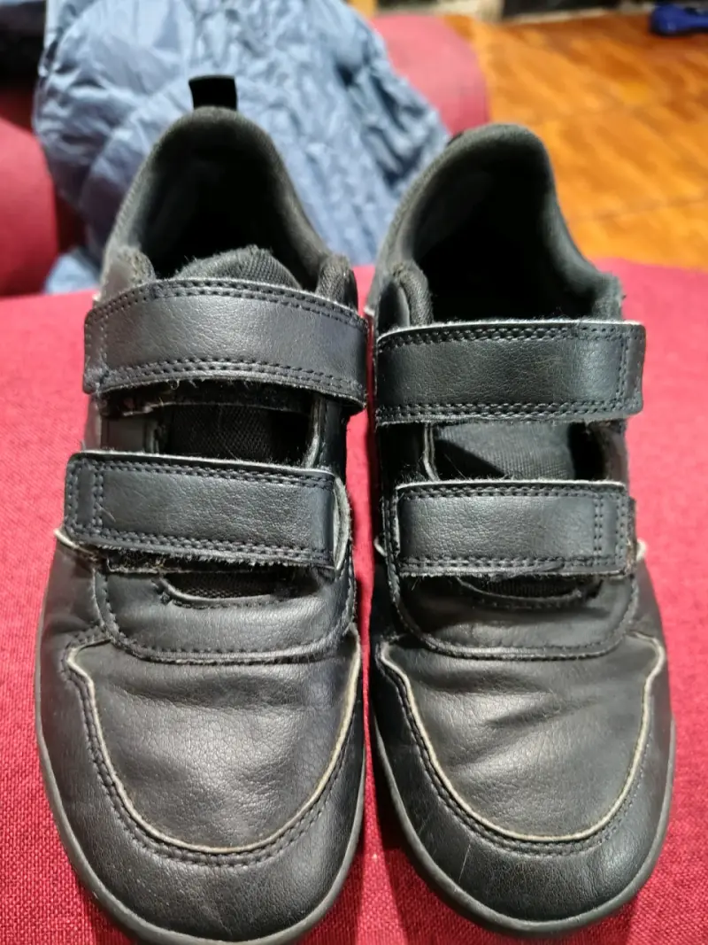 Zapatillas negras para niño - 2