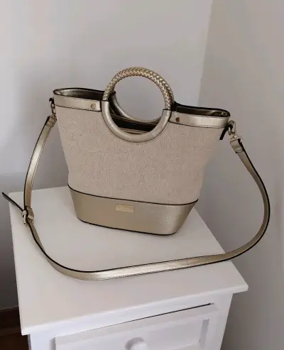 Cartera beige y dorada elegante - miniatura 1