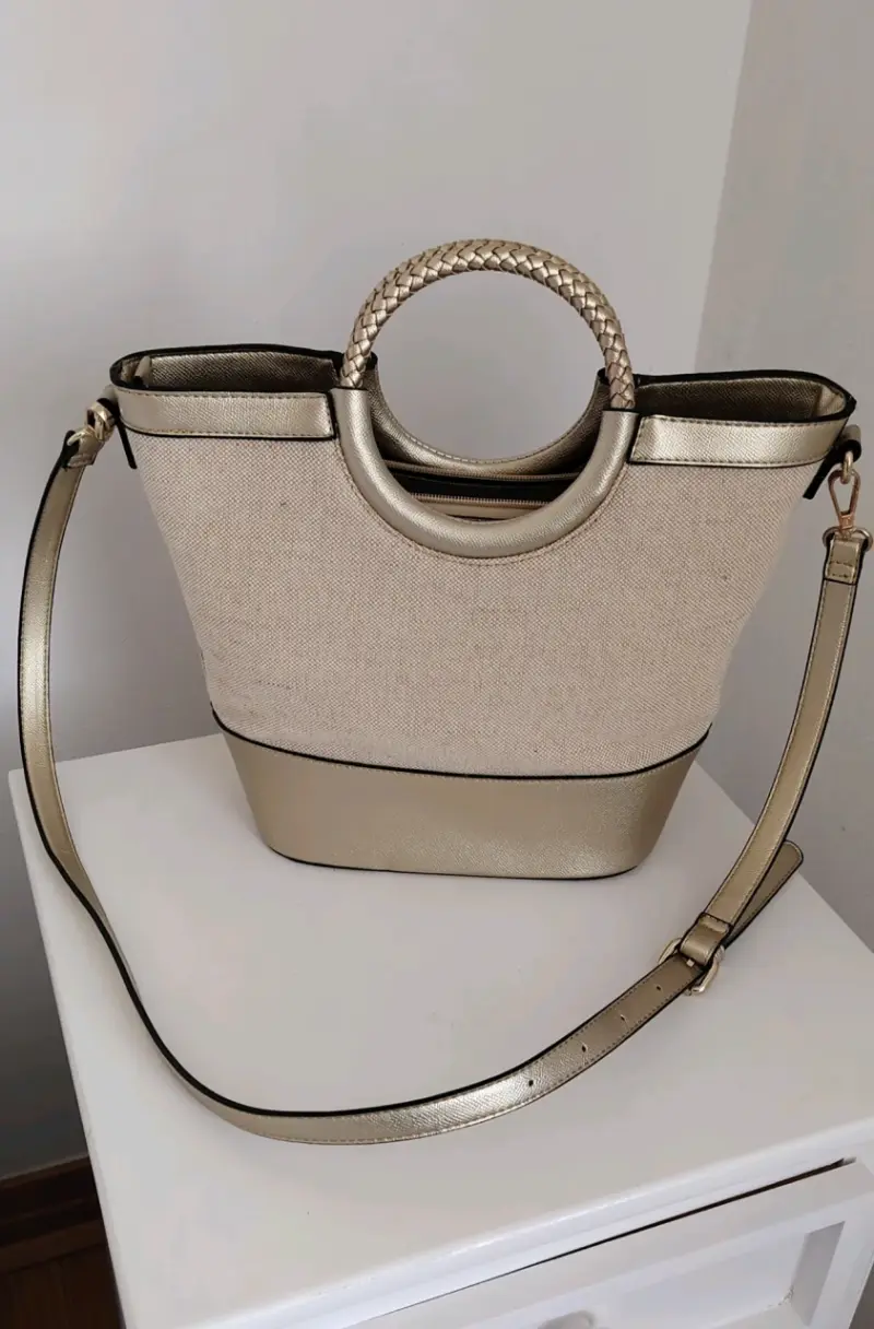 Cartera beige y dorada elegante - 2