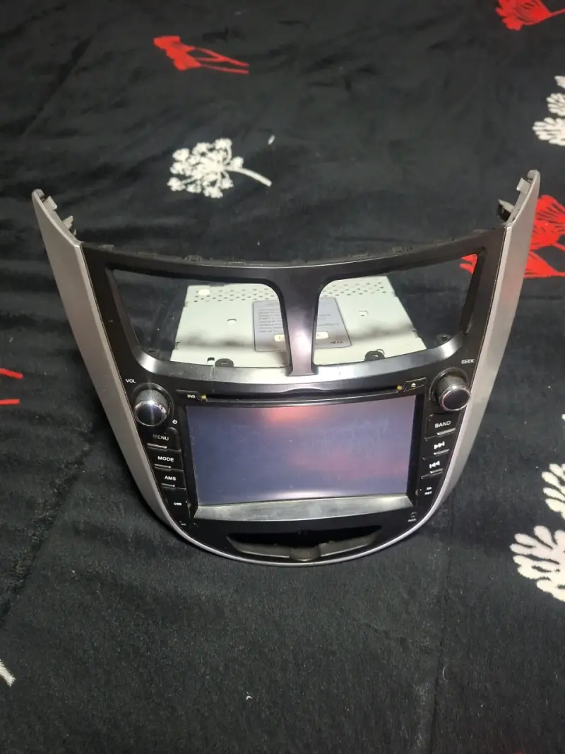 Radio hyundai accent con bisel - 1