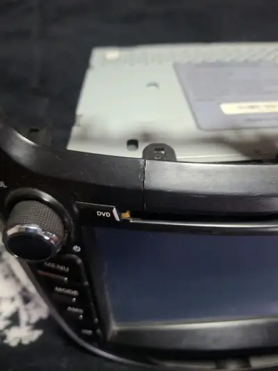 Radio hyundai accent con bisel - miniatura 4