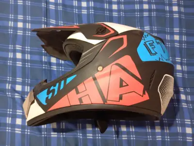 Casco de ciclismo colorido - miniatura 2