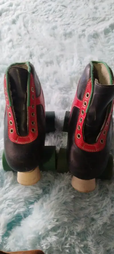 Patines vintage negro y rojo. Cuero Tapia sport - miniatura 3