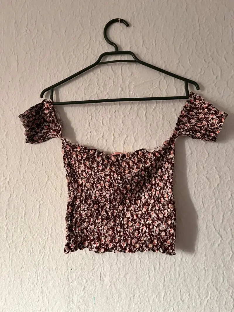Top corto floral off-shoulder - 1