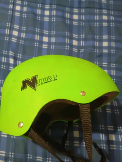 Casco verde de ciclismo - miniatura 4