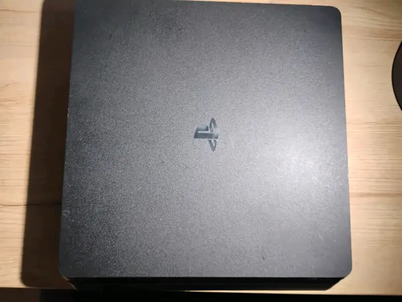 Consola PS4 con tres juegos - 2