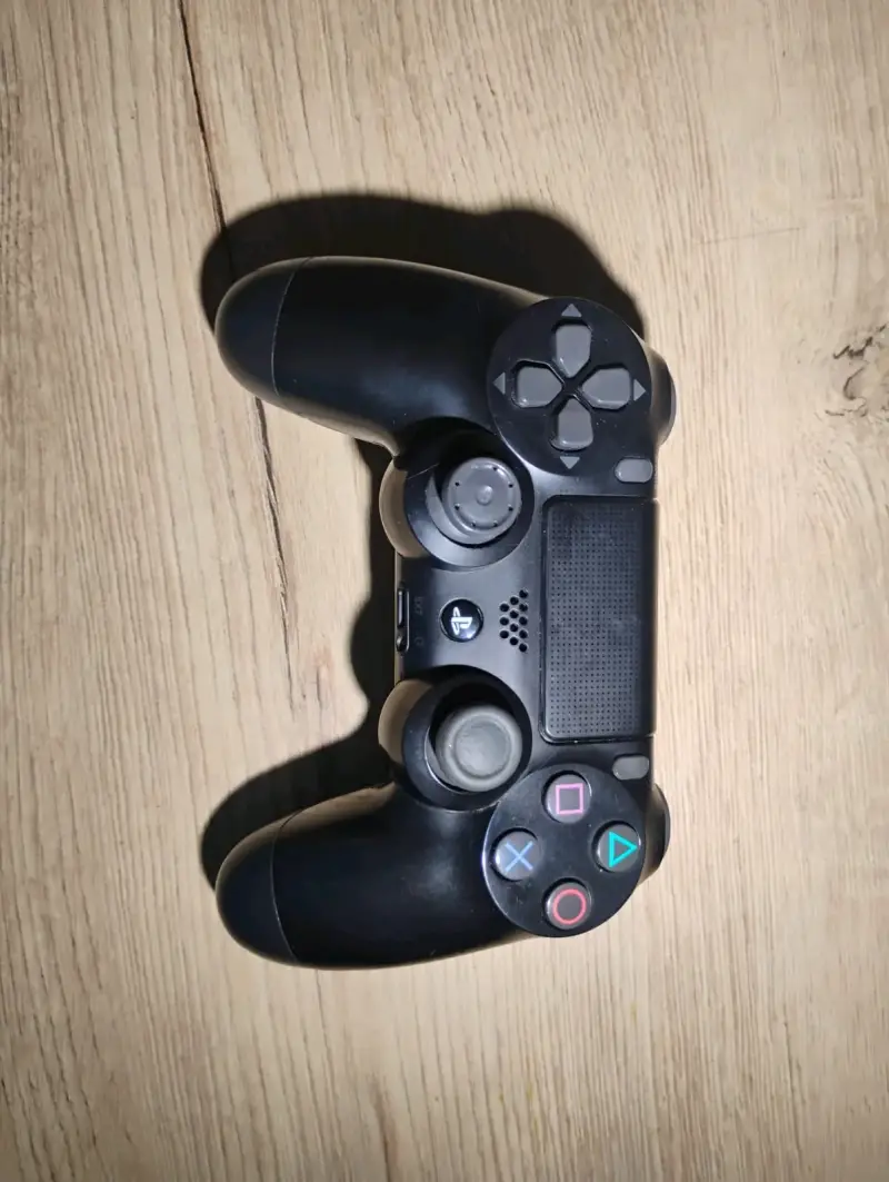 Consola PS4 con tres juegos - 5