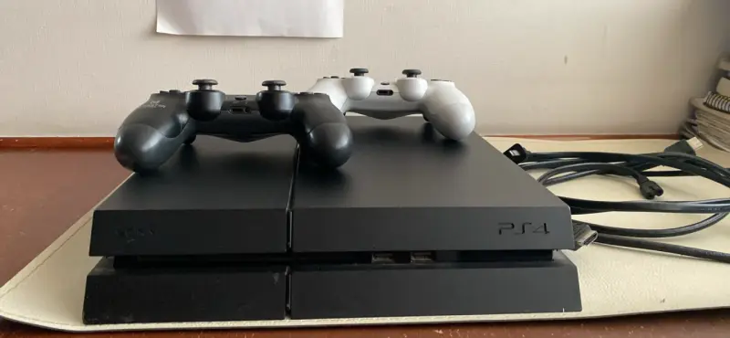 PlayStation 4 - 3