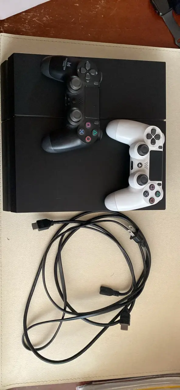 PlayStation 4 - 4
