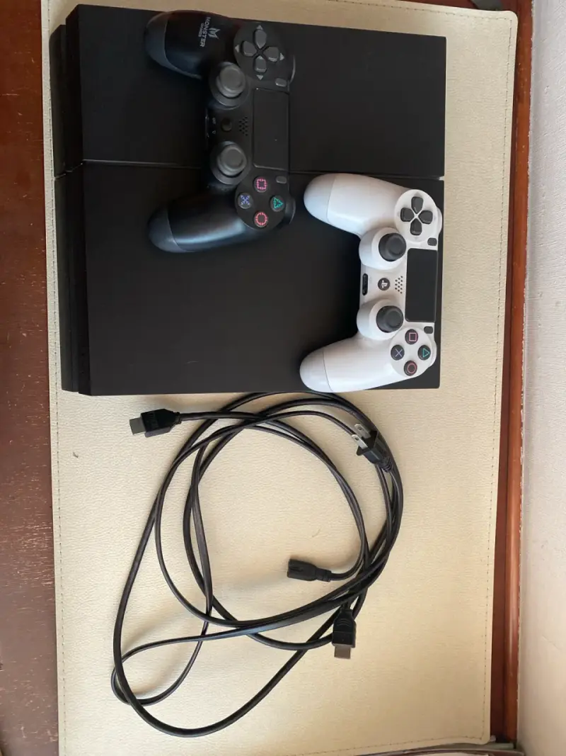 PlayStation 4 - 5