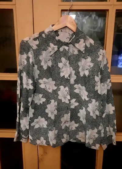 Blusa estampada floral manga larga - miniatura 1