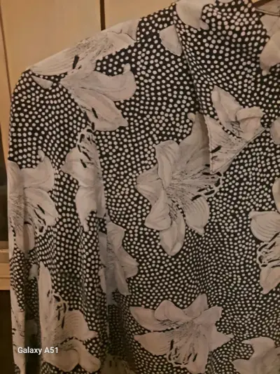 Blusa estampada floral manga larga - miniatura 2