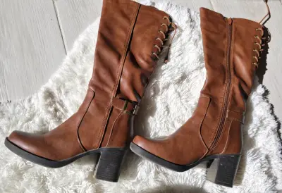 Botas altas de cuero marrón ajustables - miniatura 1