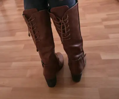 Botas altas de cuero marrón ajustables - miniatura 3