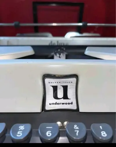 Máquina de escribir vintage Underwood - miniatura 3