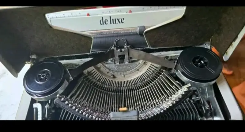 Máquina de escribir vintage Underwood - 4