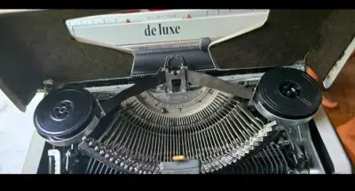 Máquina de escribir vintage Underwood - miniatura 4