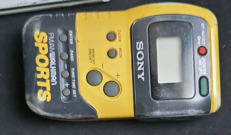 Walkman Sony amarillo